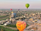 سماء الأقصر تشهد تحليق 30 رحلة بالون طائر على متنها 650 سائحا.. صور