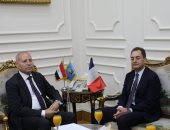 محافظ القاهرة يلتقى السفير الفرنسى لبحث التعاون المشترك