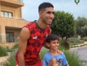 أجواء رائعة بين نجوم منتخب المغرب وجمهور أسود الأطلس.. فيديو