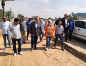 نائب محافظ الجيزة يتفقد مشروعات الرصف والتطوير بأبو النمرس.. صور