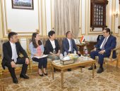 رئيس جامعة القاهرة يستقبل وفد جامعة جوان دونج الصينية لتعزيز التعاون 