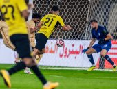 الاتحاد يتخطى العين بثلاثية ويتأهل لدور الـ16 بكأس خادم الحرمين.. فيديو