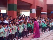 استقبال الأطفال بالهدايا والألعاب ومسرح العرائس بمدارس كفر الشيخ.. فيديو وصور