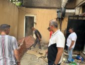 إزالة أعمال بناء مخالف بعقار فى حى الدقى.. صور