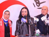 تحت رعاية قرينة رئيس الجمهورية.. وزيرة التضامن تطلق مبادرة الهلال الأحمر المصرى "بإيديك تنقذى حياة" لرفع وعى الرائدات الاجتماعيات بالإسعافات الأولية.. ومايا مرسى: نستهدف وجود مسعف فى المدارس والأندية