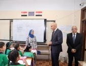 وزير التربية والتعليم: أداء الطلاب المهام الدراسية داخل المدرسة.. صور