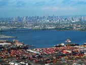 الموانئ المصرية نقطة تحول فى الاقتصاد المصرى.. تضاعف حجم التجارة وتوفر فرص استثمارية ضخمة.. تعيد استغلال مساحات مهدرة وأضافت محطات جديدة لتجارة الترانزيت.. والتخطيط لإضافة 67 كم أرصفة جديدة بأعماق تصل لـ22 مترا