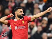 محمد صلاح يسجل هدف ليفربول الثانى ضد بولونيا ويحطم رقم دروجبا.. فيديو