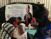 سكرتير عام الإسماعيلية يُجرِى الفحص الطبي لحملة 100 مليون صحة بحديقة الشيخ زايد