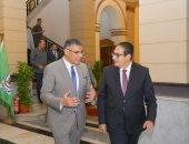 رئيس جامعة القاهرة يبحث مع محافظ الجيزة تعزيز أوجه التعاون المشترك