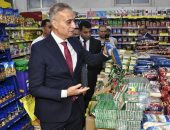 جولة رئيس حماية المستهلك تتصدى لتداول سلع منتهية الصلاحية فى شبرا.. وضبط محلات تجارية تطرح المنتجات بأزيد من السعر المعلن بالقاهرة.. والمواطنون يطالبون باستمرار التواجد الميدانى لمحاربة الغلاء