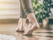 لو زعلان أو متضايق.. 5 طرق تخلصك من المشاعر السلبية أغربها المشي حافيًا