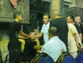 أحمد شيبة يقدم واجب العزاء في وفاة "العربى حنون" طبال المشاهير بالإسكندرية