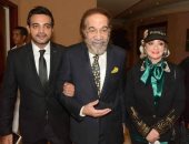 ذكرى ميلاد محمود ياسين.. عمرو يستعيد ذكريات والده بكلمات مؤثرة