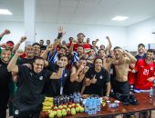 شاهد.. احتفال لاعبى منتخب مصر بالتأهل لأمم أفريقيا داخل غرفة الملابس