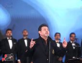 هاني شاكر يفتتح حفل مهرجان الموسيقى العربية بأغنية أحلف بسماها