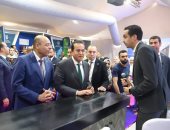 نائب رئيس الوزراء ووزير العمل يتفقدان معرض المؤتمر العالمى للسكان والصحة