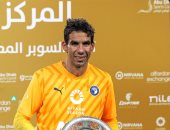 الجهاز الفنى لبيراميدز يدرس الاعتماد على شريف إكرامى فى مواجهة الزمالك