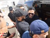 وصول جثمان والدة أحمد عصام إلى مسجد الشرطة وحمادة هلال أول الحاضرين