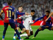 كلاسيكو الثأر والهيمنة.. برشلونة يصارع ريال مدريد على لقب كأس ملك إسبانيا الليلة.. فليك يستهدف الفوز الثالث على التوالي أمام الملكى وتأكيد العقدة.. وأنشيلوتى يسعى لاستعادة ثقة جماهير الميرنجي وحصد بطولة النجاة 