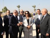 إنشاء ساحتى انتظار للسيارات استعدادًا للمنتدى الحضرى العالمى.. صور