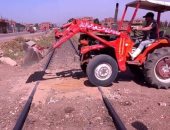 النقل تناشد المواطنين عدم إقامة معابر غير شرعية على قضبان السكك الحديدية.. فيديو