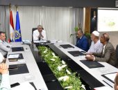 محافظ أسوان يوافق على إدراج طريق جبل تقوق لخطة الرصف الحالية