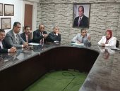 وكيل وزارة التعليم بالجيزة يوجه مديرى الإدارات بإنهاء الكثافات    