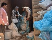 ضبط مصنع لتعبئة المعسل غير مرخص يستخدم مواد غير صالحة بالجيزة