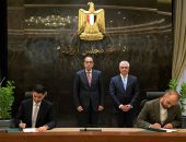 باستثمارات قدرها 15 مليون دولار.. رئيس الوزراء يشهد توقيع عقد مشروع بين شركة "سيراج الصناعية" وشركة (VESRA – Honeywell) باقتصادية قناة السويس