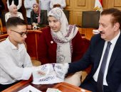 محافظ المنوفية وكيلاً لعروس يتيمة خلال مراسم عقد قرانها ويقدم تهانيه للعروسين