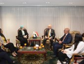 رئيس جامعة عين شمس يستقبل ممثلى اتفاقية جامعة شيكاغو وكلية التجارة