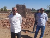  مدينة الطود تزيل 6 حالات تقنين غير جادة على أملاك الدولة.. صور  