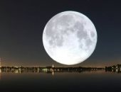حجمه الظاهرى أكبر 8 %.. "القمر العملاق" يزين سماء السعودية اليوم