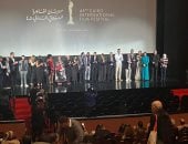 صناع "أنا مش أنا" يرحبون بالشيبى والريفى وأشرف دارى بعد عرضه بالقاهرة السينمائى