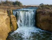 شلالات وادى الريان.. قطعة فريدة من الجمال على أرض الفيوم.. تتناغم فيها الآثار الجيولوجية والمياه.. وزوارها يستمتعون بمراقبة الطيور وركوب المراكب والتنزه فى مياهها والتزحلق على الرمال.. صور