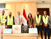 المتعافون من الإدمان يهدون وزيرة التضامن باكورة إنتاجهم من زيت الزيتون