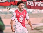 المغربي إلياس بن صغير يسجل أول أهدافه فى دورى أبطال أوروبا.. فيديو