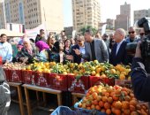 سوق اليوم الواحد يغزو المحافظات تنفيذا لتوجيهات القيادة السياسية.. وزير التموين يفتتح فروعًا جديدة فى إمبابة والأميرية.. طرح السلع الغذائية بتخفيضات تصل لـ30%.. واللحوم الطازجة بـ 275 جنيها للكيلو