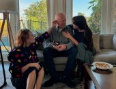 أحدث ظهور لـ النجم العالمي بروس ويليس مع ابنتيه.. صور