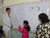 مدير تعليم الجيزة يتفقد مدارس العجوزة وشمال ويحيل مدير مدرسة للشؤون القانونية