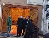 بدء عزاء نبيل الحلفاوى بمسجد الشرطة وأشرف زكى أول الحضور.. صور