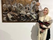 حتى لا ننسى.. ريم محمد تجسد القضية الفلسطينية في عمل فني بصالون الشباب