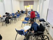 لجان خاصة لطلاب الدمج بامتحانات منتصف العام الدراسى بتجارة القاهرة.. صور