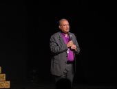 رئيس الطائفة الإنجيلية يشهد العرض الأول للعرض المسرحى "الميلاد" لهيئة الخدمة الروحية