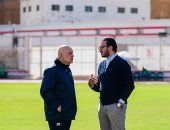 محمد أسامة يجتمع مع جروس على هامش مران الزمالك