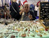 خريجة فنون جميلة عمرها 69 عاما تغوص فى البحر الأحمر مرتين أسبوعيا لاستخراج الصدف وتحويله لقطع فنية رائعة.. إيمان عبد الحميد: عشت 42 عاما فى برلين واستقريت بمصر.. وتؤكد: بلدنا جنة وحب العمل مفتاح النجاح.. صور