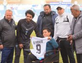 غزل المحلة يكرم الطفل بدر عقب ظهوره في مباراة الاتحاد السكندرى .. صور