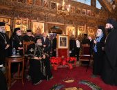 كنائس مصر تستقبل المهنئين بعيد الميلاد المجيد.. البابا تواضروس الثانى مهنئاً بطريرك الروم الأرثوذكس: ميلاد المسيح احتفال بالسماء والأرض.. البابا ثيوذورس الثانى: نتبع خطة الرئيس السيسى فى إرساء العيش المشترك