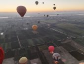 إقبال كبير على رحلات البالون الطائر.. الموسم السياحى الشتوى ينتعش قبل احتفالات رأس السنة بالأقصر